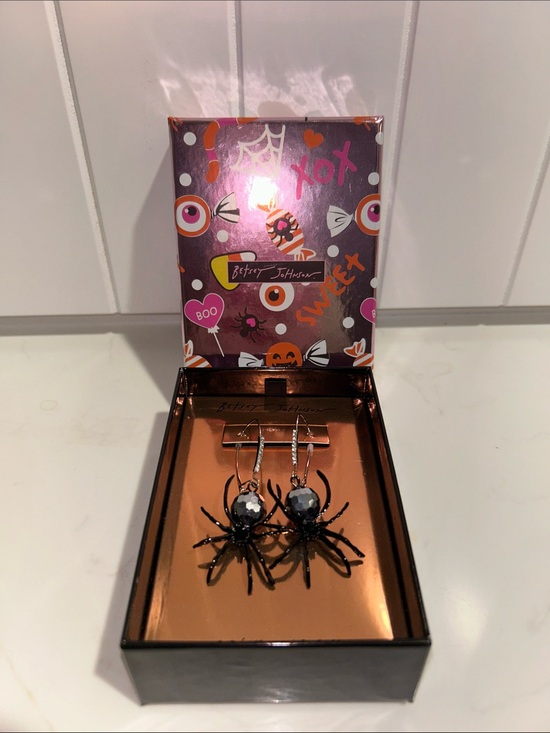 Betsey Johnson Jewelry - Betsey Johnson Faux-Stone&black faceted Halloween Spider Dangle EarringsNIB/NWT